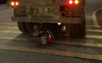 Bản tin TNGT 22/1: Bị xe container cuốn vào gầm, một người đi xe máy tử vong thương tâm