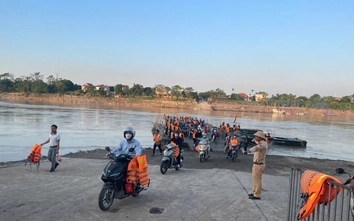 Tiếp tục sử dụng phà chuyên dụng thay thế cầu phao Phong Châu