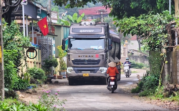 Hòa Bình: Dân bất an vì đoàn xe chở cát lậu quần thảo