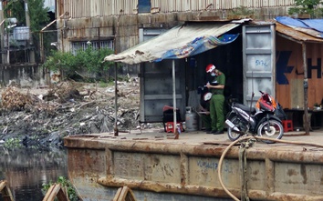 Phát hiện thi thể nam giới lõa thể dưới kênh nước