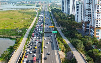 Người dân đổ về Hà Nội dù chưa hết kỳ nghỉ Tết, cửa ngõ Thủ đô ùn tắc kéo dài