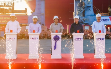 Thủ tướng phát lệnh làm hàng đầu xuân tại cảng quốc tế Tân Cảng - Cái Mép