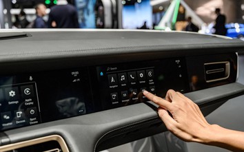 Màn hình ô tô càng lớn, nỗi lo càng nhiều