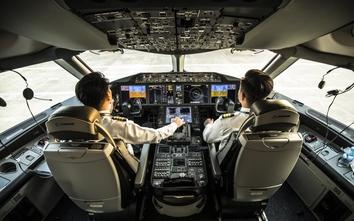 Phi công kỳ cựu kể giây phút “nín thở” khi máy bay "chết máy" giữa không trung