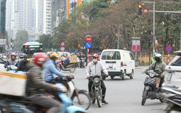 Xe máy đua nhau đi ngược chiều, đánh cược tính mạng với tử thần