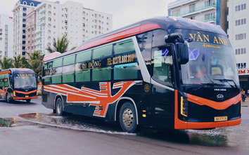 Du lịch Sầm Sơn, hành khách hào hứng trải nghiệm “cung điện di dộng”