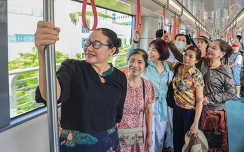 Hơn 2 vạn hành khách hào hứng trải nghiệm tàu điện Nhổn - ga Hà Nội
