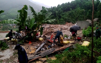 Lũ ống ở Lào Cai làm 1 người chết, 15 hộ dân bị đất sạt vào nhà