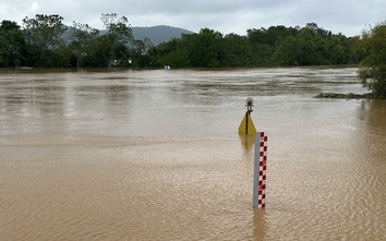 Cảnh báo lũ quét, sạt lở sau bão số 10: Siết chặt an toàn giao thông thủy