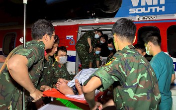 Trực thăng xuyên đêm vượt mưa bão đưa bệnh nhân từ ba đảo về đất liền