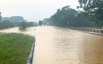 Cao tốc Hà Nội - Thái Nguyên bị ngập, phương tiện lưu thông thế nào?