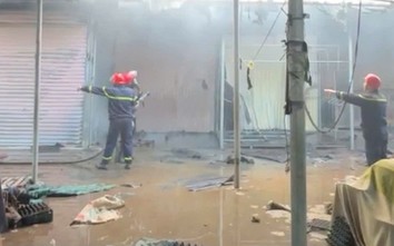 Hải Phòng: Hỏa hoạn thiêu rụi nhiều ki-ốt tại chợ Rồng