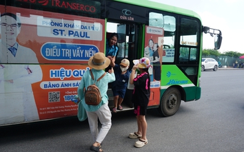 Hành trình dịu dàng của những người phụ nữ trên xe buýt