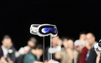 Apple Glasses được kỳ vọng sẽ lặp lại chiến lược ra mắt hiếm hoi từng dùng cho Vision Pro