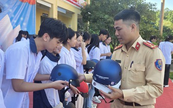 Hơn 1.000 học sinh Lào Cai được hướng dẫn kỹ năng lái xe an toàn