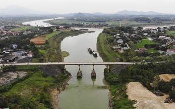 Phú Thọ cấm cầu sông Lô để khắc phục sự cố hư hỏng trụ cầu