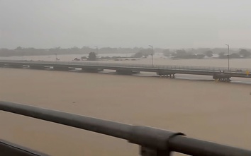 Đà Nẵng: Cầu Câu Lâu cũ nguy cơ bị lũ cuốn trôi