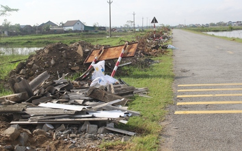 Hà Tĩnh: Nhiều tuyến đường ngập rác thải, vật liệu xây dựng hư hỏng sau bão