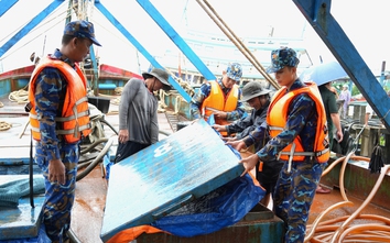 Cà Mau: Phát hiện hai tàu cá vận chuyển gần 90.000 lít dầu DO trái phép