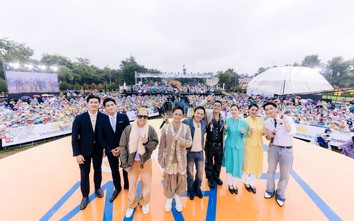 Hàng nghìn khán giả đón bình minh cùng 5AM Concert