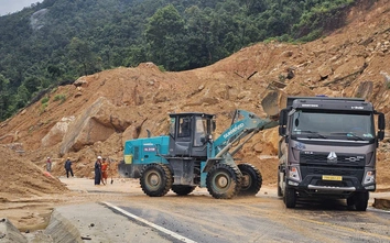 Còn gần 20 điểm ách tắc trên các tuyến quốc lộ qua miền Trung sau mưa lũ