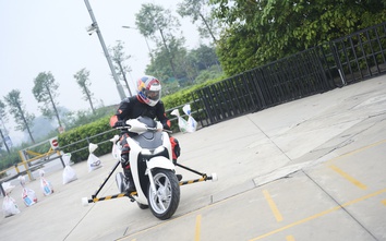 Trình diễn công nghệ phanh ABS nhằm giảm thiểu tai nạn xe máy