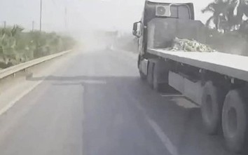 Ô tô 16 chỗ tông xe vệ sinh môi trường trên cao tốc Hà Nội - Thái Nguyên