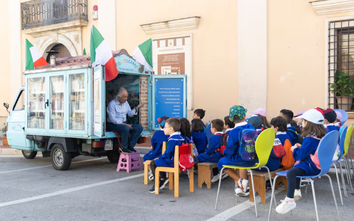 Hành trình đưa sách tới mọi miền đất nước của cựu nhà giáo Italy