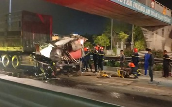 Bản tin TNGT 31/12 : Ô tô con húc dải phân cách, lật ngửa trên cầu Thanh Trì