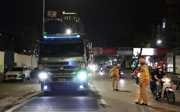 Hà Nội xử lý hàng chục xe quá tải trong một đêm