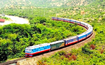 Ứng phó áp thấp nhiệt đới: Ngành đường sắt siết chặt tuần tra, chốt gác vị trí xung yếu