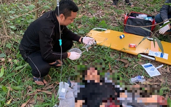 Phát hiện người đàn ông đứt cổ tay, rách bụng dưới chân cầu