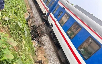 Công nông tự chế va tàu hỏa, một người tử vong
