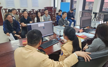 Mất vài phút để cấp đổi bằng lái xe