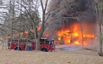 Máy bay rơi xuống khu dân cư ở Mỹ