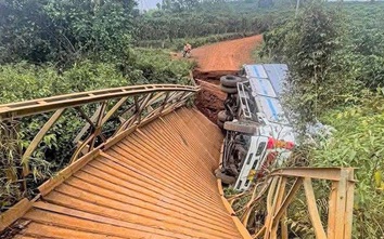 Lâm Đồng: Xe tải làm sập cầu dân sinh, hàng chục hộ dân mất đường đi