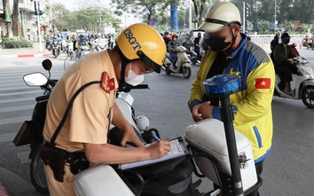 CSGT Hà Nội ra quân, hàng loạt tài xế xe công nghệ dính phạt