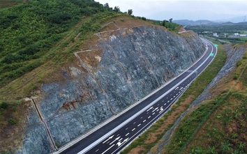 Sẵn sàng khai thác hơn 70km tuyến chính cao tốc Vân Phong - Nha Trang