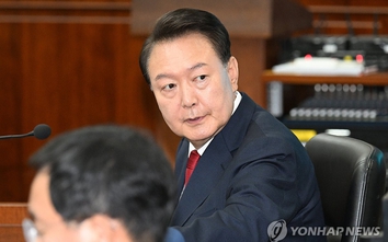 Cựu Tổng thống Hàn Quốc Yoon Suk Yeol lần đầu bị ghi hình tại phiên xét xử