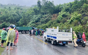 Va chạm xe đầu kéo trên quốc lộ 12A, người phụ nữ tử vong thương tâm