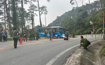 Tạm giữ tài xế xe khách bị lật khiến 4 người tử vong ở Tam Đảo
