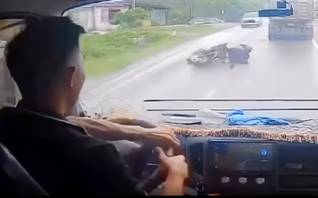 Tài xế ô tô đánh lái kịp thời cứu mạng người đi xe máy