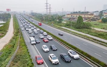 Xe cộ ken kín cửa ngõ Hà Nội ngày cuối nghỉ lễ Giỗ Tổ Hùng Vương