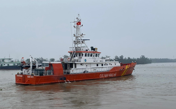 Tàu cứu nạn hàng hải cứu 8 thuyền viên trong tàu cá bị đâm chìm tại Hải Phòng