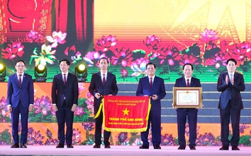 Hải Phòng đón nhận danh hiệu “Thành phố Anh hùng”