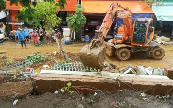 Mưa lớn ở Lai Châu, hàng nghìn heo bò, gà vịt bị nước cuốn trôi