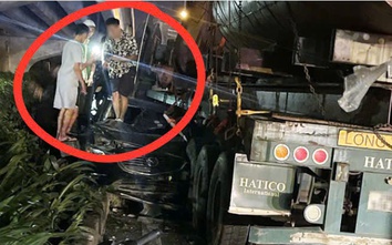 Bản tin TNGT 16/5: Va chạm mạnh với xe đầu kéo, ô tô Mazda CX5 biến dạng