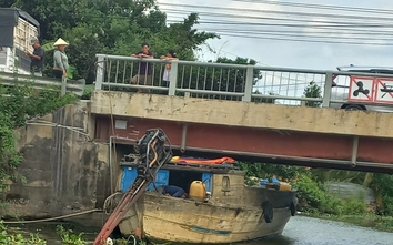Long An: Va vào dầm cầu, người đàn ông chạy ghe bầu tử vong