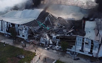 Vĩnh Phúc: Hỏa hoạn thiêu rụi hàng nghìn m2 nhà xưởng sản xuất mũ bảo hiểm