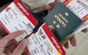 Tạm đình chỉ cán bộ xuất nhập cảnh xé thẻ lên tàu bay của khách ở Phú Quốc